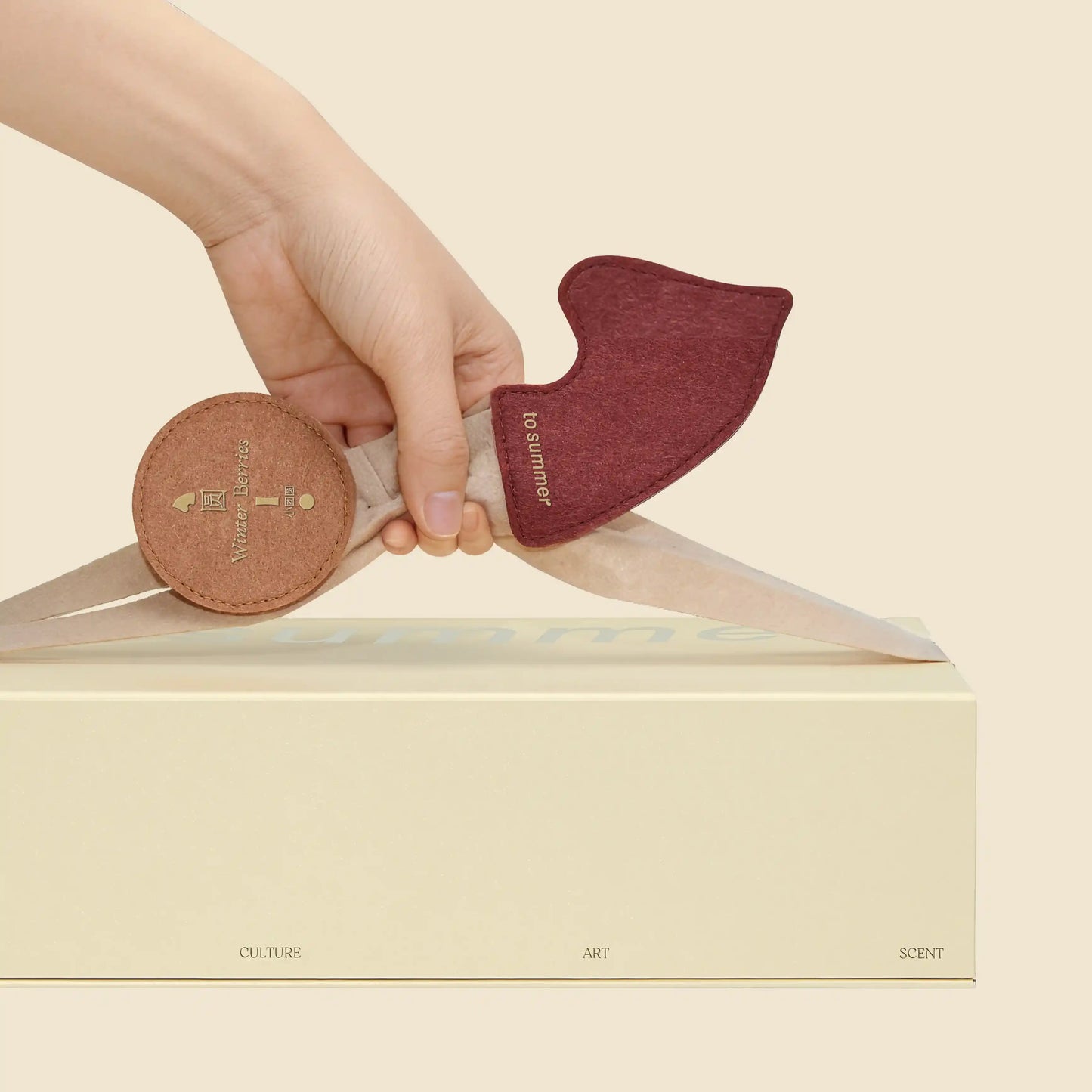 【NEW】WINTER BERRIES SCENTED CANDLE - 2026 Limited Edition